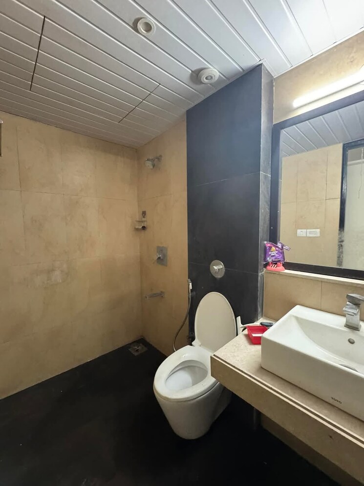 Bathroom, lodha-splendora 2 Bedroom 771 Sq.Ft. Apartment In Ghodbunder Road Thane 8155498