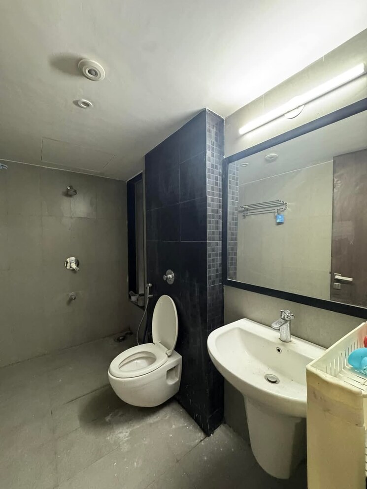 Bathroom, lodha-splendora 2 Bedroom 771 Sq.Ft. Apartment In Ghodbunder Road Thane 8155498