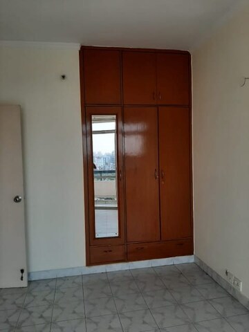 Room in 2 BHK Apartment at Ansal Sushant Estate, Sector 52 – for Rent