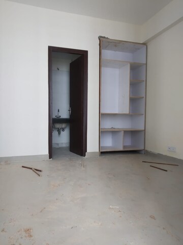 Room in 3.5 BHK Apartment at Today Kings Park, Omega I Greater Noida – for Rent