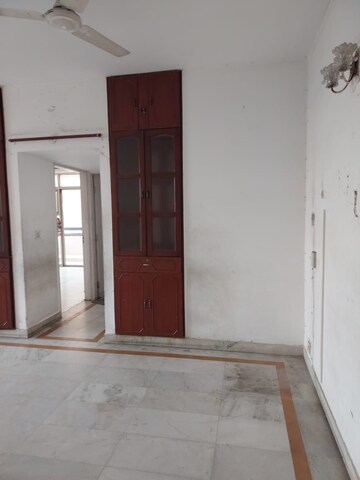 Room in 1 BHK Apartment at Ansal Sushant Estate, Sector 52 – for Rent