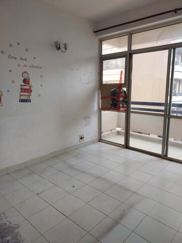 Room in 1 BHK Apartment at Ansal Sushant Estate, Sector 52 – for Rent