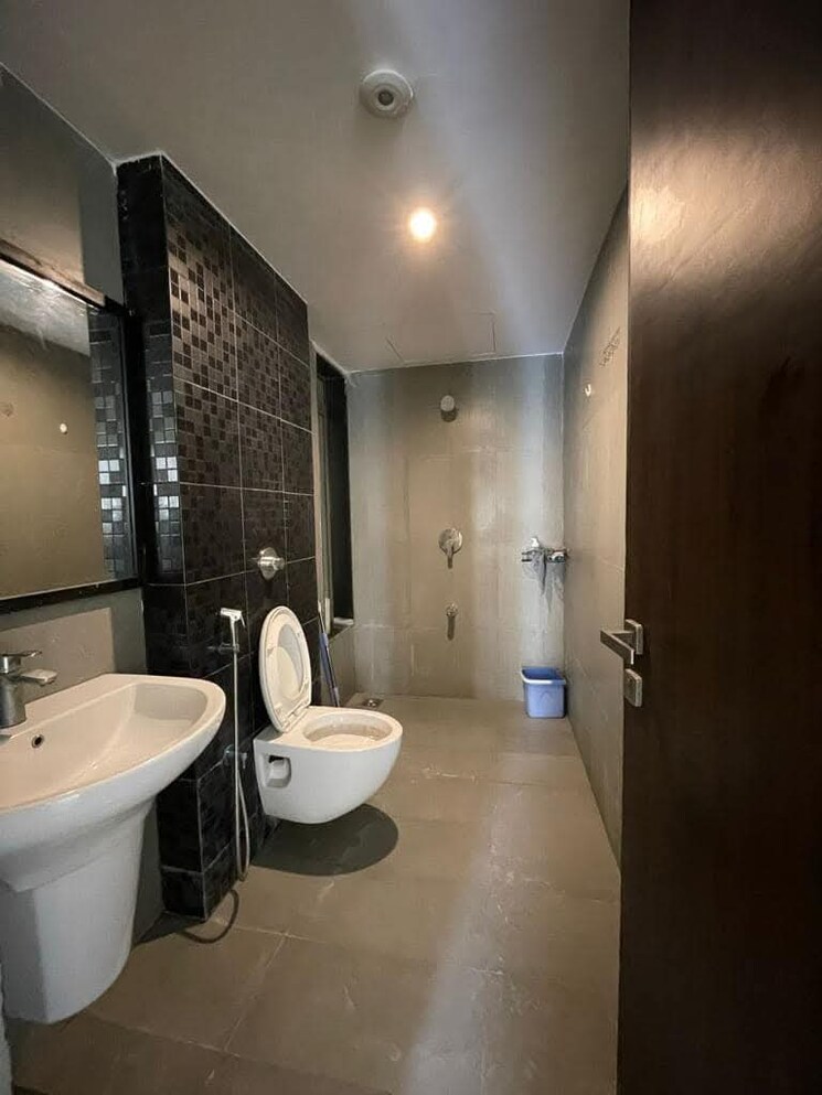 Bathroom, lodha-splendora 2 Bedroom 771 Sq.Ft. Apartment In Ghodbunder Road Thane 8155556