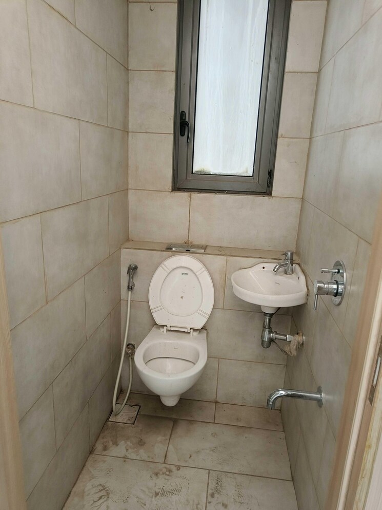 Bathroom, rustomjee-crown 5 Bedroom 3088 Sq.Ft. Apartment In Prabhadevi Mumbai 8155554