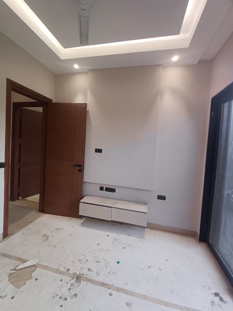 Kitchen, kirti nagar 3.5 Bedroom 1350 Sq.Ft. Builder Floor In Kirti Nagar Delhi 8155567