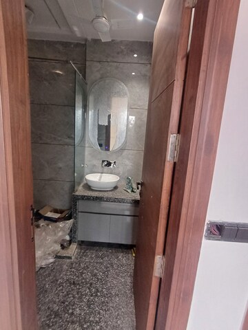 Furnished Amenities in 3.5 BHK Builder Floor at Kirti Nagar – for Sale