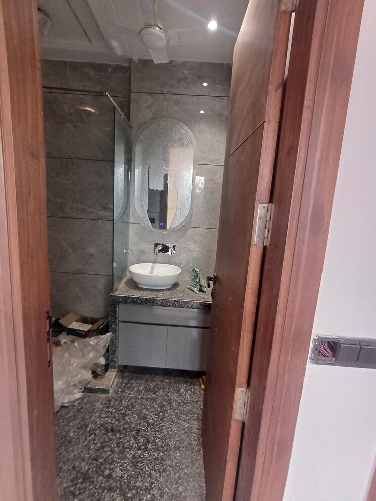 undefined, kirti nagar 3.5 Bedroom 1350 Sq.Ft. Builder Floor In Kirti Nagar Delhi 8155567