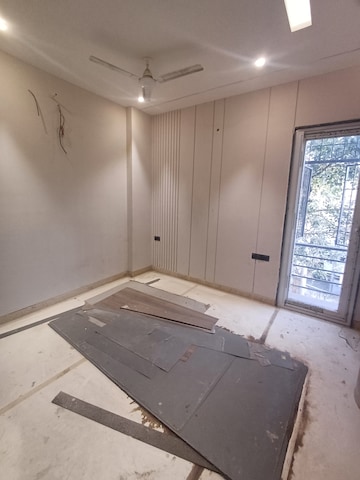 Furnished Amenities in 3.5 BHK Builder Floor at Kirti Nagar – for Sale