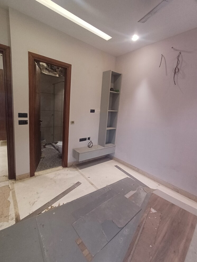 Kitchen, kirti nagar 3.5 Bedroom 1350 Sq.Ft. Builder Floor In Kirti Nagar Delhi 8155567