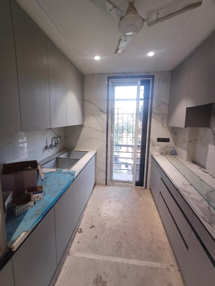 Kitchen, kirti nagar 3.5 Bedroom 1350 Sq.Ft. Builder Floor In Kirti Nagar Delhi 8155567