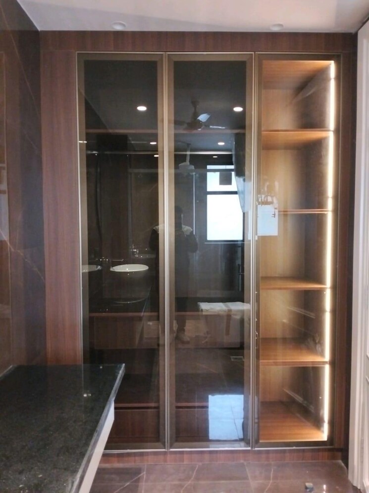 Bathroom, vivek vihar 4 Bedroom 300 Sq.Yd. Builder Floor In Vivek Vihar Delhi 8155604