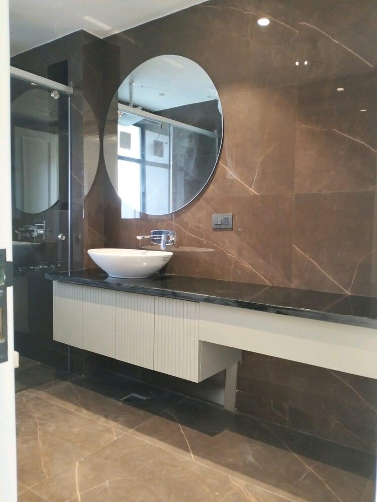 Attached Bathroom, vivek vihar 4 Bedroom 300 Sq.Yd. Builder Floor In Vivek Vihar Delhi 8155604