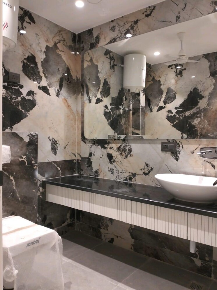 Attached Bathroom, vivek vihar 4 Bedroom 300 Sq.Yd. Builder Floor In Vivek Vihar Delhi 8155604