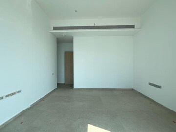Room in 4 BHK Apartment at Prabhadevi CHS, Prabhadevi – for Rent