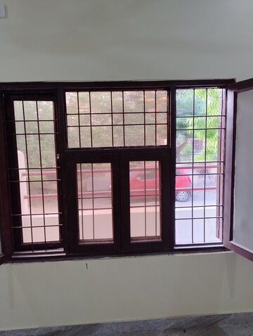 Room in 3 BHK Independent House at Gomti Nagar – for Rent