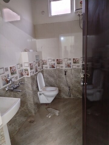 Master Bedroom in 3 BHK Independent House at Gomti Nagar – for Rent