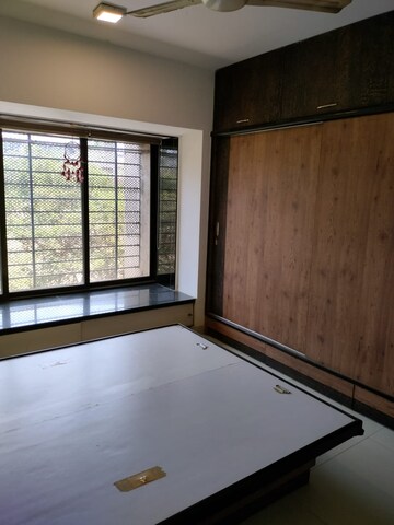 Bedroom in 2.5 BHK Apartment at Andheri West – for Rent