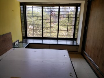 Bedroom in 2.5 BHK Apartment at Andheri West – for Rent