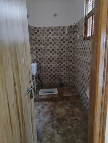 Parking in 3 BHK Independent House at Gomti Nagar – for Rent