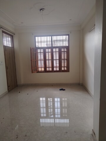 Room in 3 BHK Independent House at Gomti Nagar – for Rent
