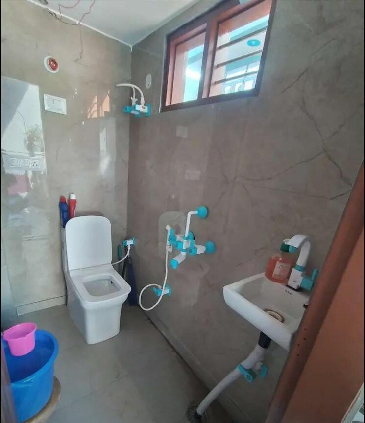 Bathroom, shalimar-apartments-shalimar-garden 3 Bedroom 1400 Sq.Ft. Builder Floor In Shalimar Garden Ghaziabad 8155760