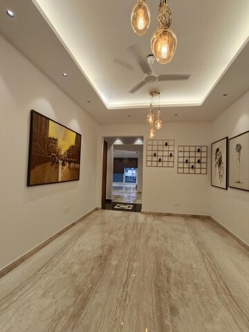 Room in 4 BHK Builder Floor at Unitech South City II, Sector 50 – for Rent