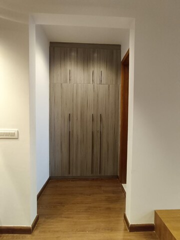 Room in 4 BHK Builder Floor at Unitech South City II, Sector 50 – for Rent