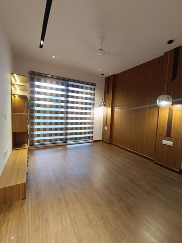 Room in 4 BHK Builder Floor at Unitech South City II, Sector 50 – for Rent