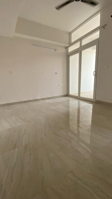 Room in 2.5 BHK Apartment at Ansal Sushant Golf city, Sushant Golf City – for Rent