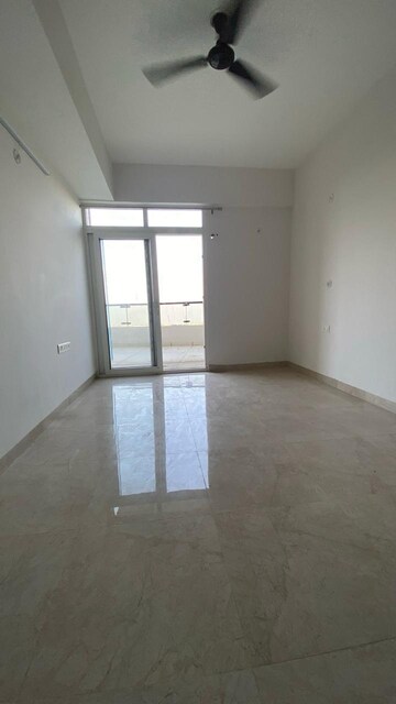 Room in 2.5 BHK Apartment at Ansal Sushant Golf city, Sushant Golf City – for Rent