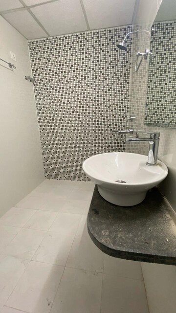 Bathroom in 2.5 BHK Apartment at Ansal Sushant Golf city, Sushant Golf City – for Rent