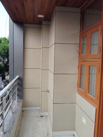 Balcony in 3 BHK Builder Floor at Shalimar Apartments Shalimar Garden, Shalimar Garden – for Sale