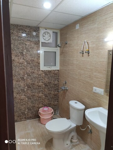 Bathroom in 3.5 BHK Apartment at Omaxe The Palace, Gomti Nagar – for Rent