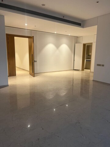 Room in 5 BHK Apartment at Rustomjee Crown, Prabhadevi – for Rent
