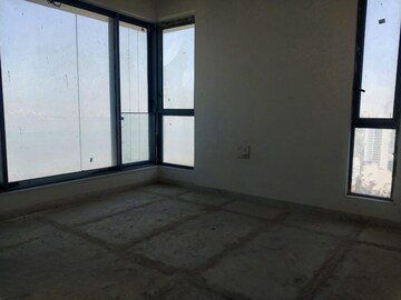 Room in 4 BHK Apartment at Hubtown 25 South, Prabhadevi – for Rent