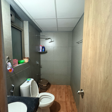 Bathroom in 2 BHK Apartment at Kalpataru Paramount A, Majiwada – for Rent
