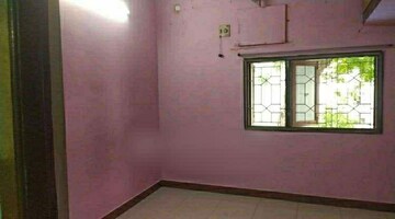 Room in 2 BHK Apartment at Aliganj – for Rent