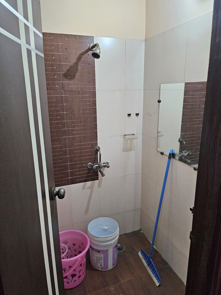 Bathroom, pratap vihar 2 Bedroom 900 Sq.Ft. Builder Floor In Pratap Vihar Ghaziabad 8155934