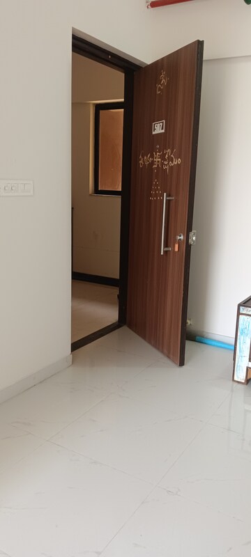 Room in 1 BHK Apartment at Runwal Gardens, Dombivli East – for Rent
