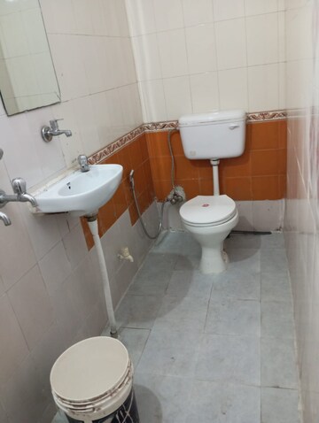 Bathroom in 1 RK Builder Floor at Sector 41 – for Rent