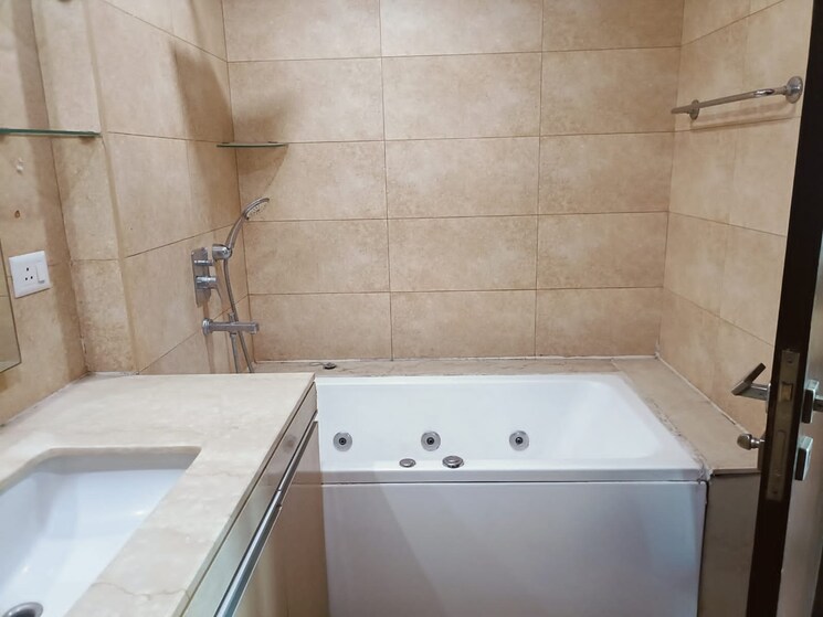 Bathroom, tata-primanti-tower-residences 4 Bedroom 3355 Sq.Ft. Apartment In Sector 72 Gurgaon 8156035