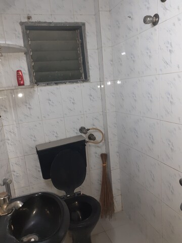 Team Area in 1 BHK Apartment at Goregaon East – for Rent