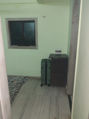 Furnished Amenities in 1 BHK Apartment at Goregaon East – for Rent