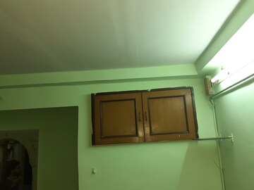 Furnished Amenities in 1 BHK Apartment at Goregaon East – for Rent