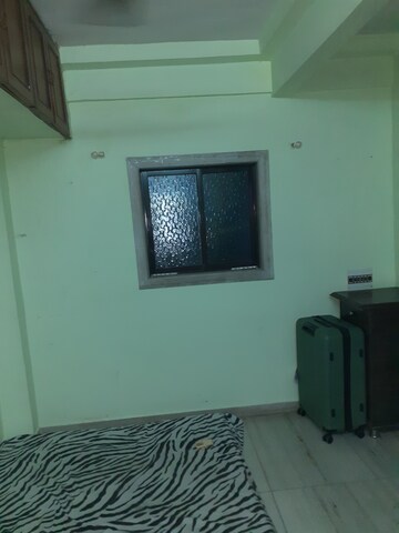 Furnished Amenities in 1 BHK Apartment at Goregaon East – for Rent