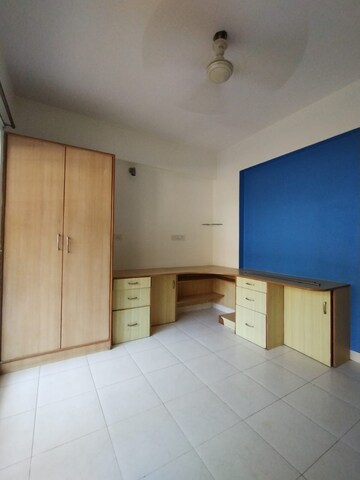Room in 3 BHK Apartment at SJR Park Vista, Marathahalli Orr – for Rent