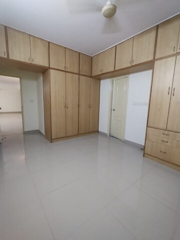 Room in 3 BHK Apartment at SJR Park Vista, Marathahalli Orr – for Rent