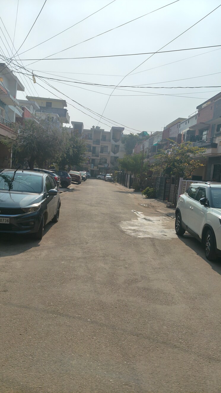  Parking, peer mucchalla 4 Bedroom 115 Sq.Yd. Independent House In Peer Mucchalla Zirakpur 8156194