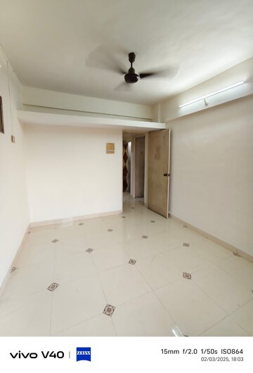 Room in 2 BHK Apartment at Seawoods – for Rent