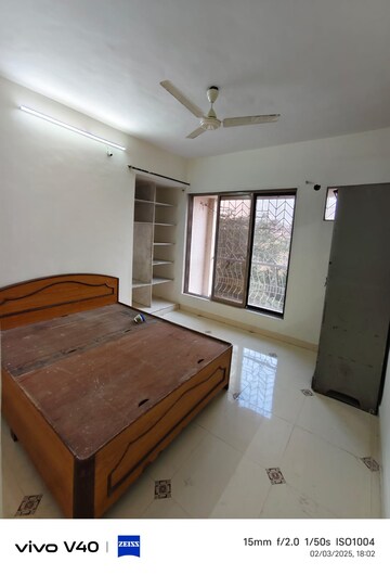 Room in 2 BHK Apartment at Seawoods – for Rent
